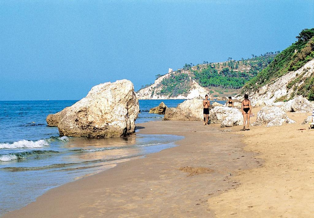 Camping Villaggio Internazionale San Menaio Buitenkant foto
